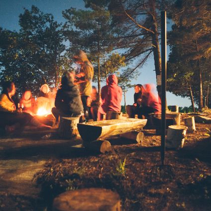 Sommargrillfest med sagor på många språk: 